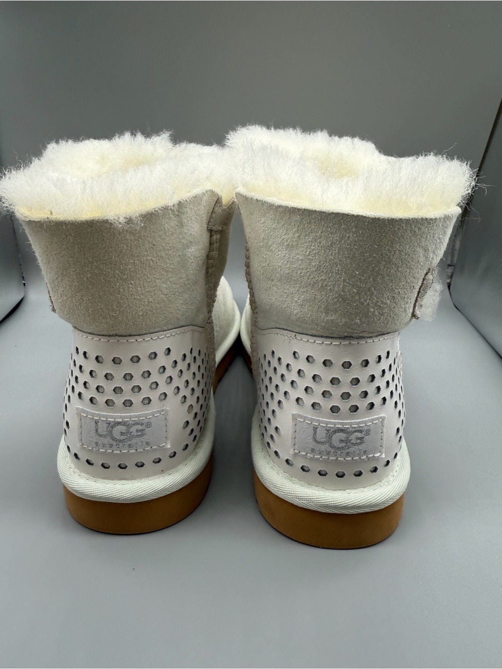UGG Women’s Mini Bailey Button Geo Perf White Twinface Boots | Size 6 | Rare NIB - Picture 12 of 13